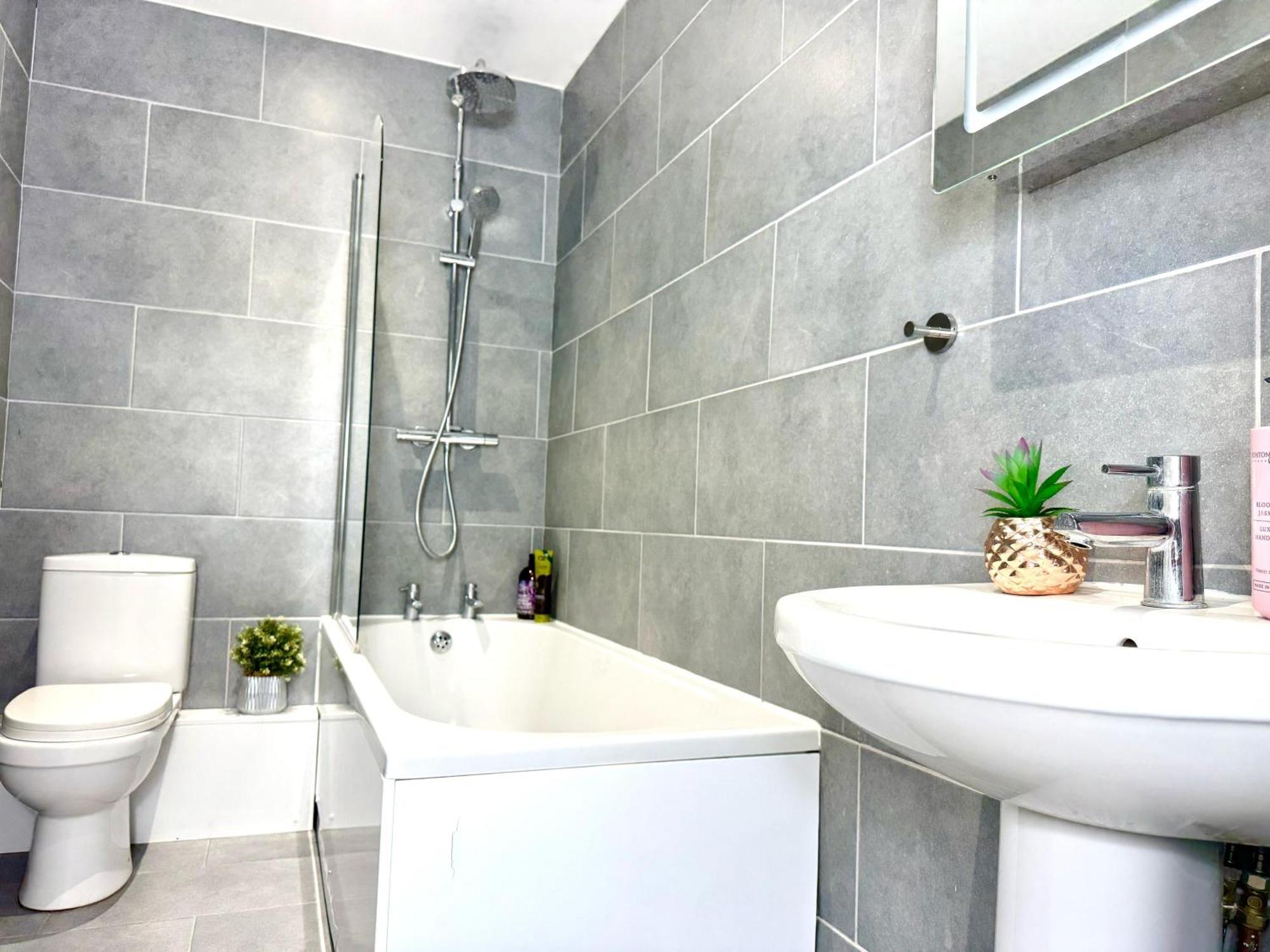 Hazel 1-Bedroom Cousy Flat, Parking, Wifi, Prime Location, Close To Blenheim Palace & Oxford คิดลิงตัน ภายนอก รูปภาพ